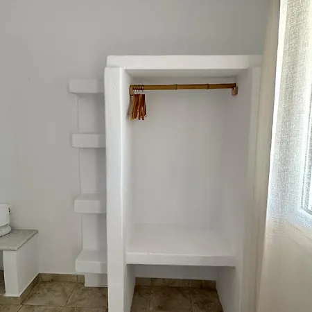 Restia Δονούσα